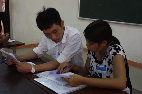 Hơn 570 000 thí sinh đến làm thủ tục dự thi